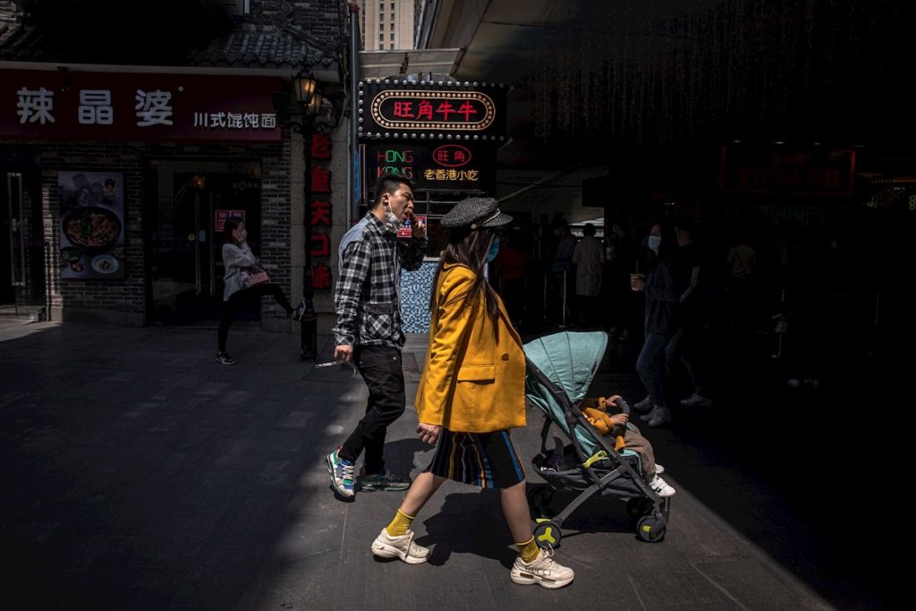 Gobierno chino comienza testeos masivos en Pekín ante aumento de casos de covid-19
