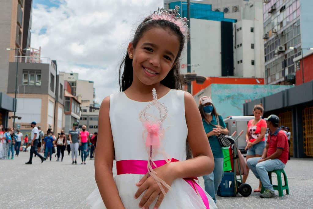 Caracas se llenó de disfraces creativos en un Carnaval opacado por la lluvia