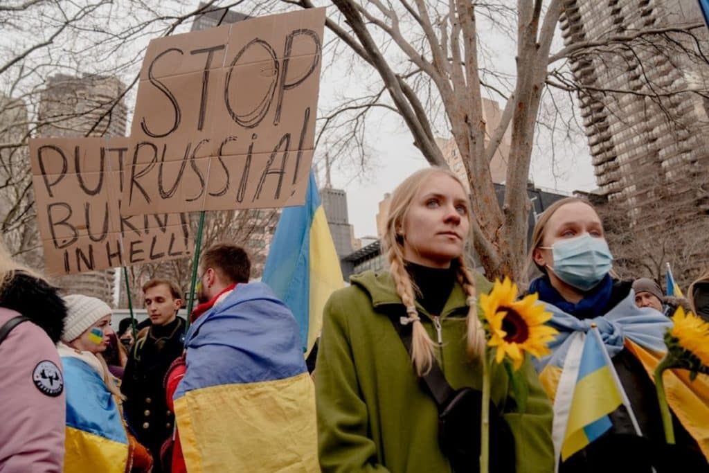 A medida que se intensifica la guerra en Ucrania, varios rusoparlantes lejos de Moscú viven episodios de xenofobia