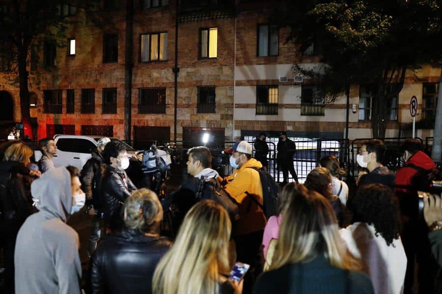 El público que esperaba para ver a la banda de rock en el Festival Estéreo Picnic, en las afueras de Bogotá, conoció la noticia durante el evento