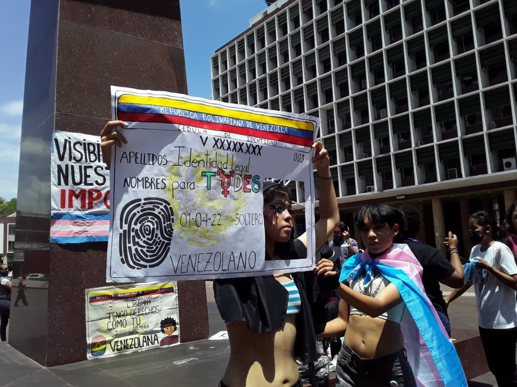 Protesta comunidad trans plaza brion chacaíto lgbt. Comunidad trans