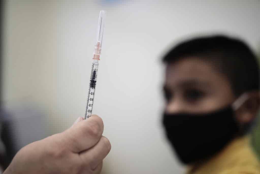 Solo el 16 % de la población venezolana ha recibido las tres dosis de la vacuna contra el covid-19