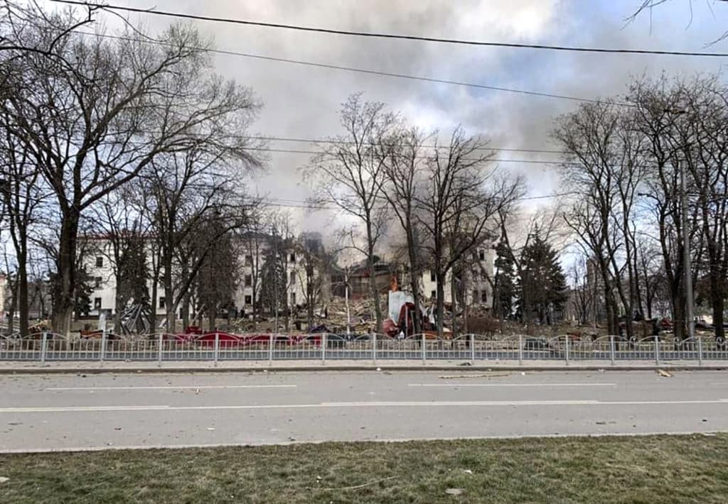 Guerra en Ucrania: tropas rusas bombardearon una escuela y un hogar para ancianos