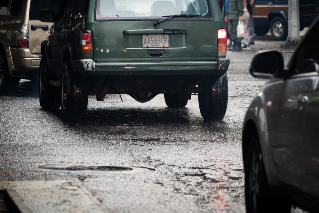 Precipitaciones colas ciudadanos bajo la lluvia en Caracas - El Diario, José Daniel Ramos