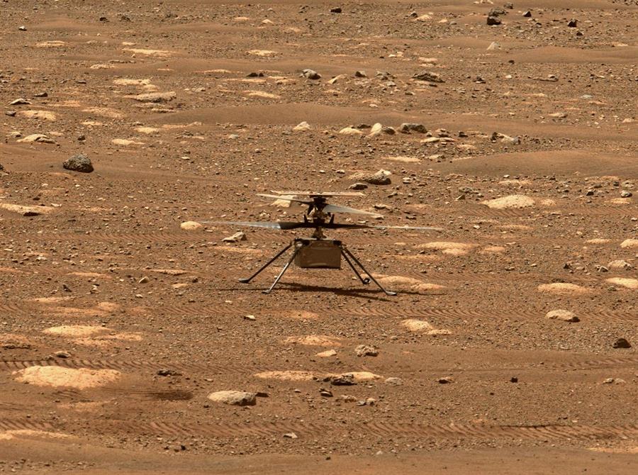 Ingenuity, el pequeño helicóptero que sigue volando en Marte un año después