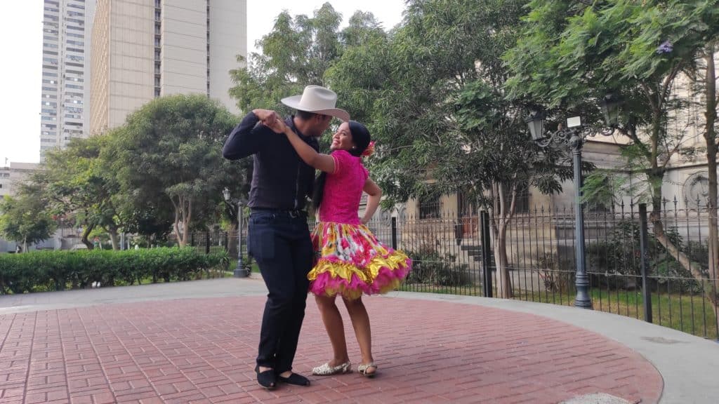 Los bailadores de joropo en Perú con sello venezolano