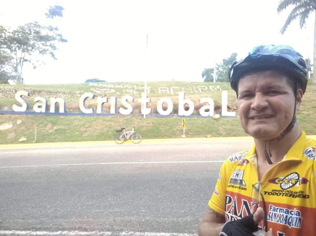 Jerson Moreno, un tachirense que ha recorrido casi toda Venezuela en bicicleta