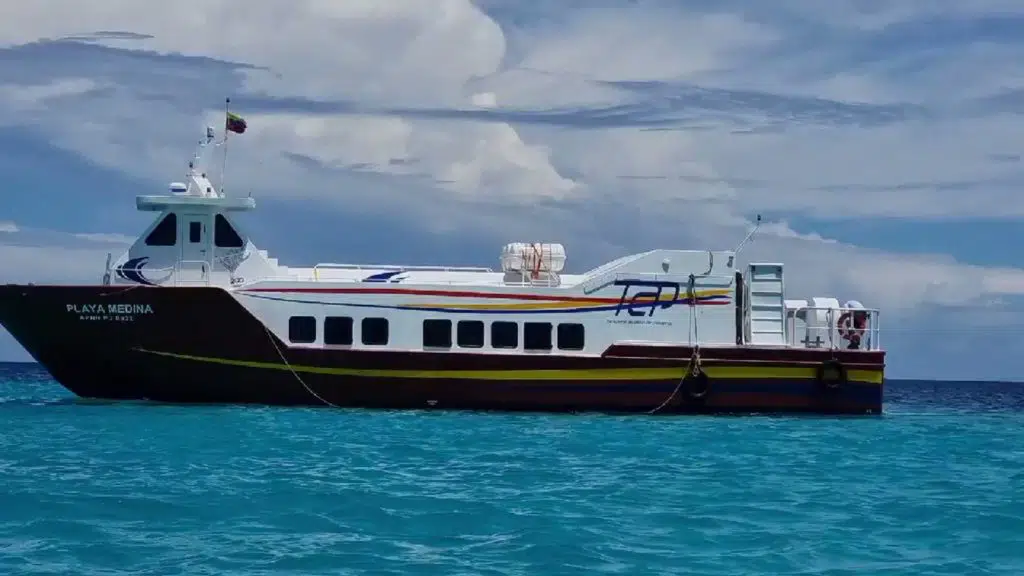 Cuánto cuesta viajar en ferry desde La Guaira hacia Los Roques?