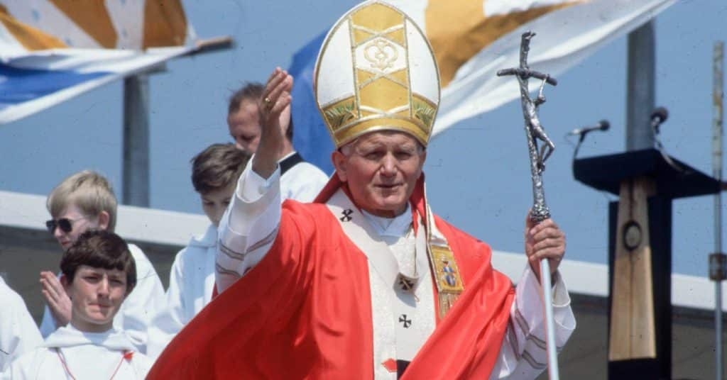 17 años de la muerte de Juan Pablo II: el papa viajero que se convirtió en santo