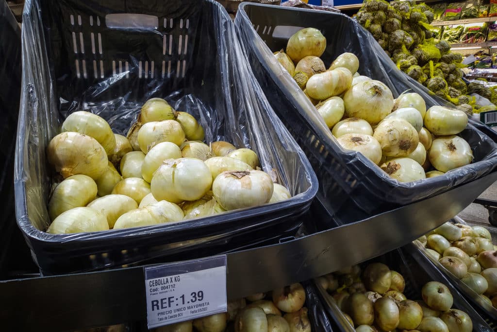 Precios compradores vendedores trabajos informales comercio comercios Canasta Básica Alimentaria Verduras, Frutas y Hortalizas Mercado mercados a cielo abierto Catia supermercados Ferias de hortalizas venezolanos calidad de alimentos ofertas economía