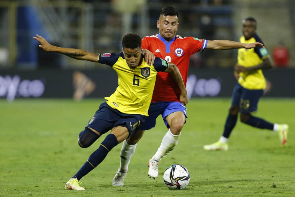 Chile denuncia falsa nacionalidad de Byron Castillo: qué equipos se beneficiarán si la FIFA anula los puntos de Ecuador