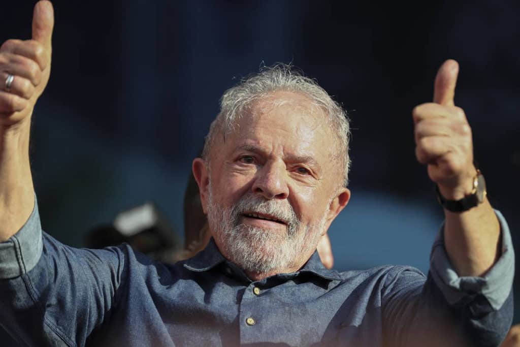 Lula da Silva oficializó su candidatura y aspirará nuevamente a la Presidencia de Brasil
