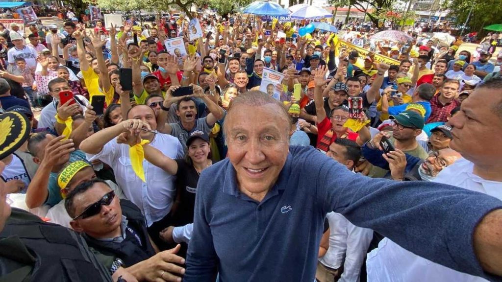 ¿Quién lidera la primera encuesta de cara a la segunda vuelta electoral en Colombia?