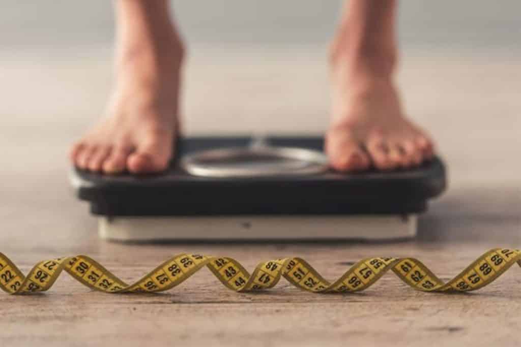 El sobrepeso es uno de los padecimientos de las mujeres que padecen de tiroides