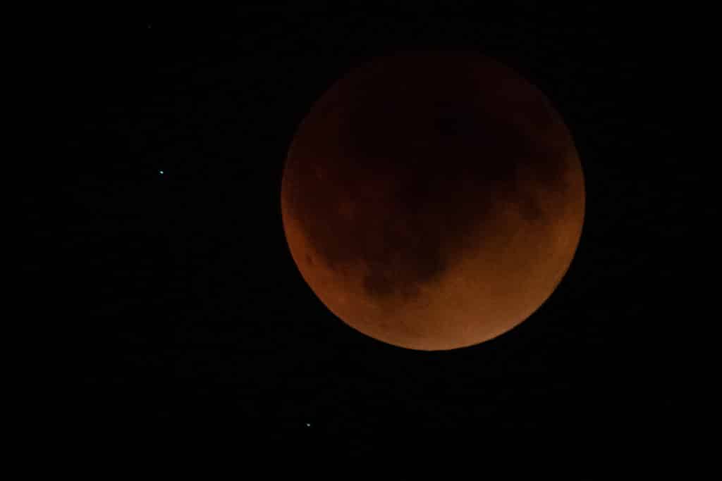 Las imágenes del eclipse de Luna en Caracas