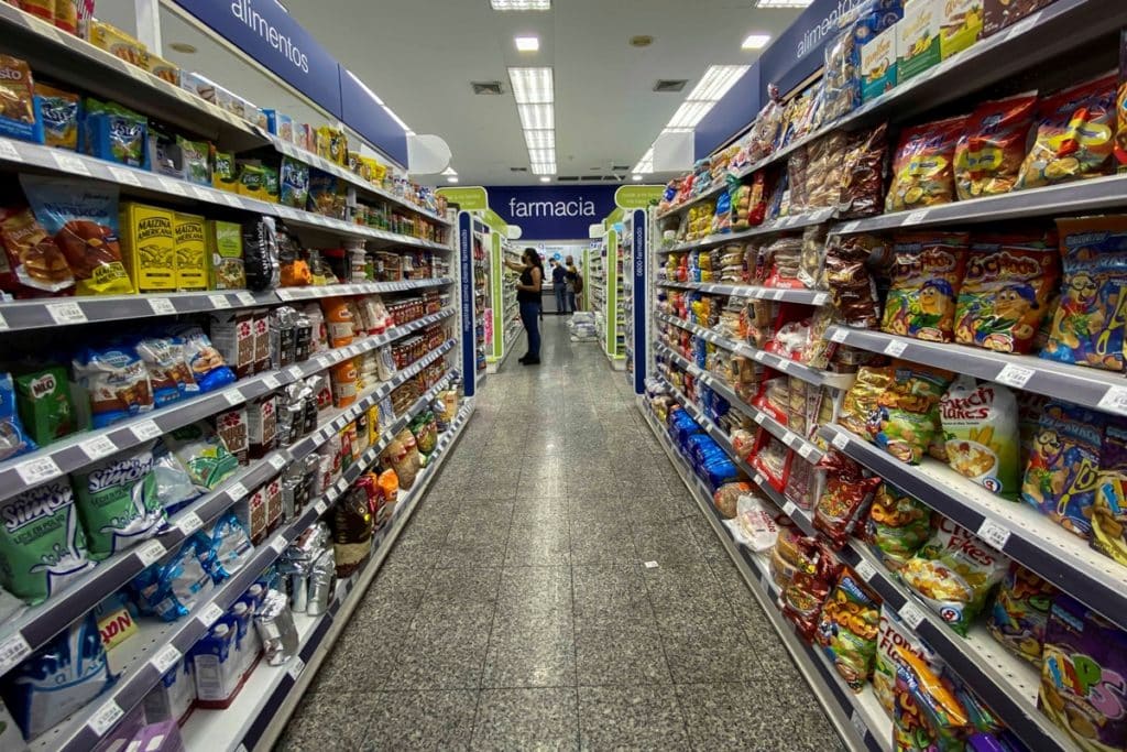 Consumidores venezolanos quieren encontrar de todo en un solo lugar  Los aranceles encarecen un 15 % el valor del producto nacional sobre el importado