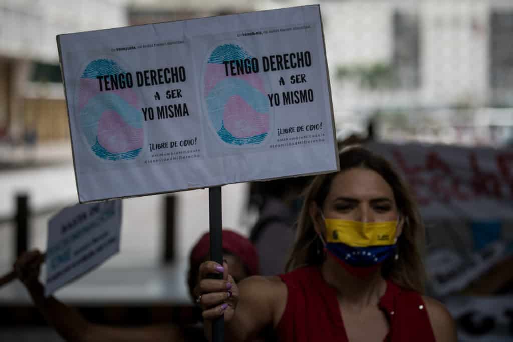 ¿Cuáles son las prohibiciones que afectan a la comunidad LGBTIQ+ en Venezuela?