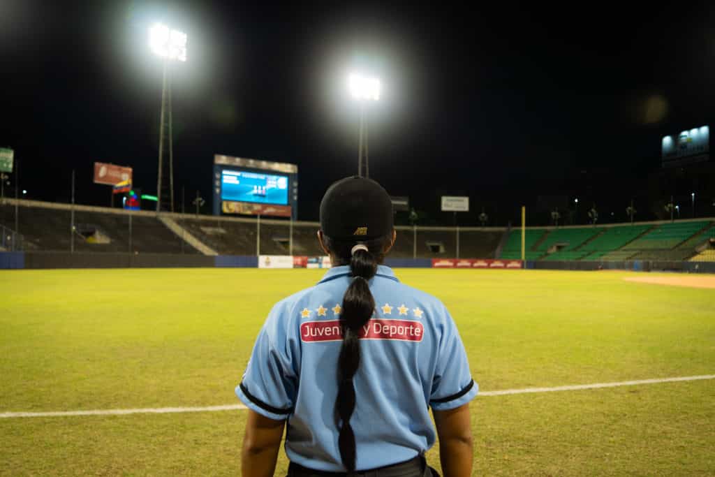 02 Anabel Gonzalez primera mujer umpire de beisbol​ profesional venezolano El Diario Jose Daniel Ramos