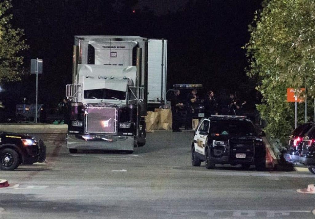 Encontraron al menos a 50 migrantes muertos dentro de un camión en Texas: lo que se sabe