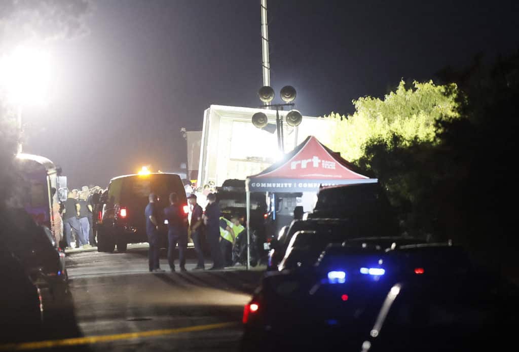 Encontraron al menos a 50 migrantes muertos dentro de un camión en Texas: lo que se sabe
