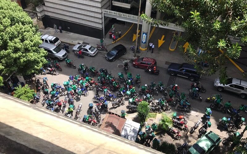 Repartidores y conductores de Yummy protestaron en Caracas: ¿qué exigen?