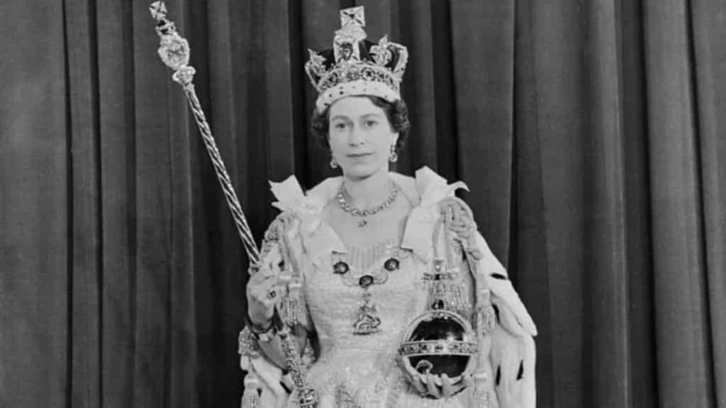 Cuáles son los monarcas que han reinado por más tiempo (y a cuánto está Isabel II de ocupar el primer lugar)