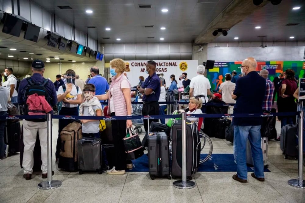 Venezolanos prefieren viajar desde Bogotá a otros destinos por falta de oferta aérea en su país
