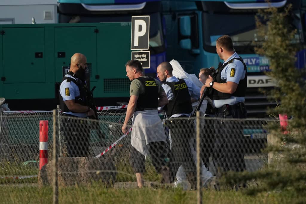 La policía danesa confirmó tres muertes tras un tiroteo en un centro comercial de Copenhague