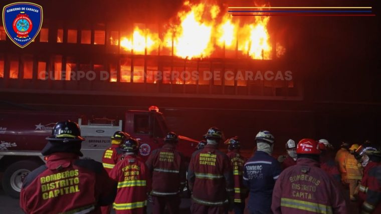 En Imágenes: los estragos que causó el incendio en el Mercado de los Corotos de Quinta Crespo en Caracas