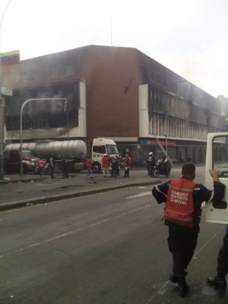 Los estragos que causó el incendio en el Mercado de los Corotos de Quinta Crespo en Caracas