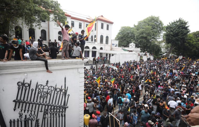 Protestas en Sri Lanka: manifestantes ingresaron a la residencia oficial del presidente