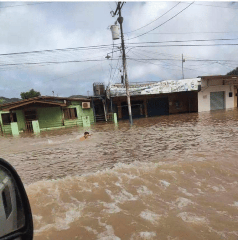 En imágenes: más de 300 familias quedaron damnificadas por inundaciones en Santa Elena de Uairén