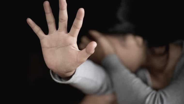 Detuvieron a una pareja en Barinas por maltratar a su hija de 8 años de edad con una pistola eléctrica