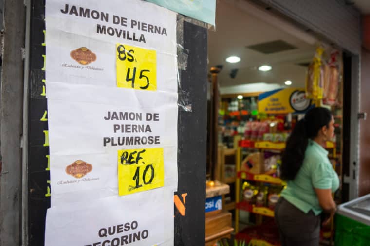 Comida comerciantes comercios clientes compradores Caracas precios huevos proteina víveres bultos canasta básica alimentaria BCV dólar paralelo