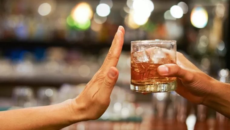 Cómo saber si tu resaca es por haber bebido en exceso o por intolerancia al alcohol