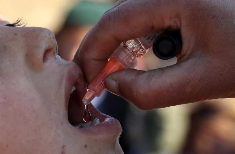 Detectan el virus de la polio en aguas residuales de Nueva York: ¿cómo se contagia?