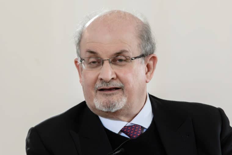 ¿Cuál es el estado de salud de Salman Rushdie, el escritor atacado en Nueva York?
