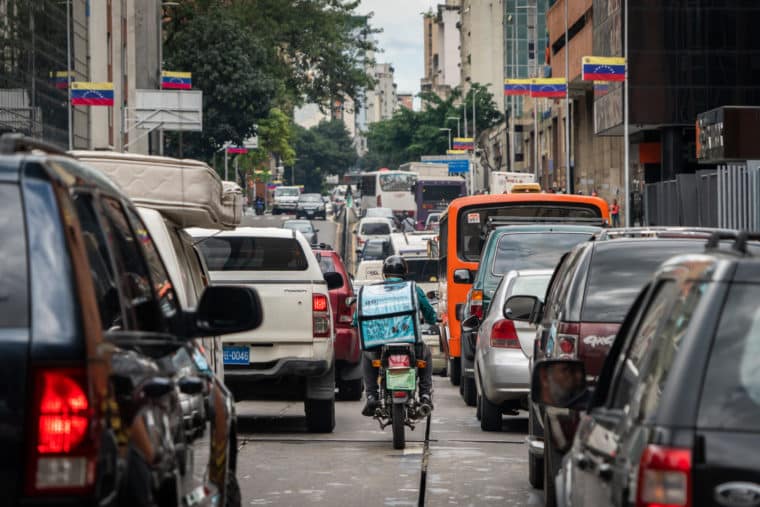 Colas vehículos Caracas carros transporte Venezuela tráfico El Diario Jose Daniel Ramos