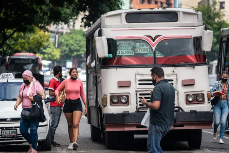 Transporte público bus servicio paaje precios camionetas vehículos Caracas Transporte de Venezuela autobuses flota tráfico El Diario Jose Daniel Ramos
