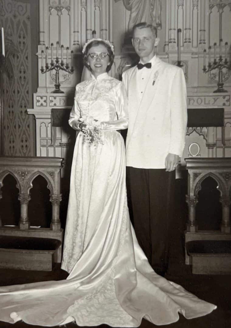 1 vestido, 8 bodas: las novias de esta familia han usado el mismo vestido durante 72 años