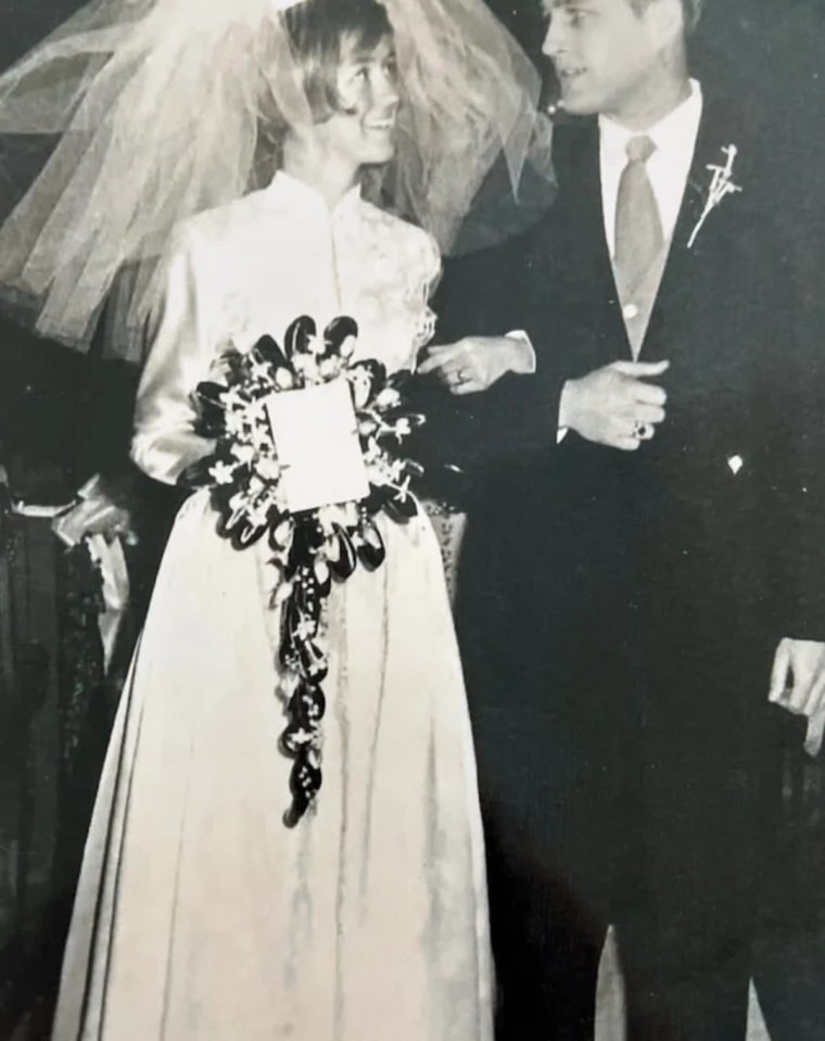 1 vestido, 8 bodas: las novias de esta familia han usado el mismo vestido durante 72 años