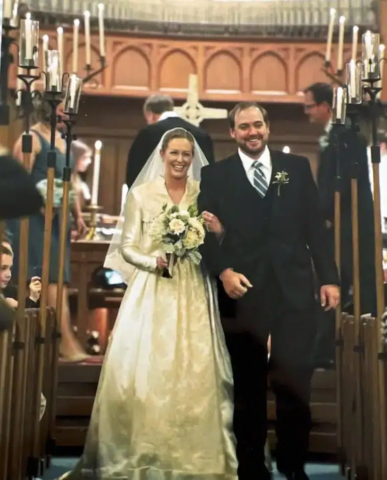 1 vestido, 8 bodas: las novias de esta familia han usado el mismo vestido  durante 72