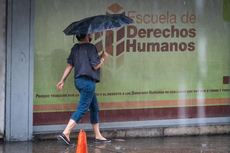 Precipitaciones tiempo lluvias ciudadanos bajo la lluvia Caracas El Diario Jose Daniel Ramos