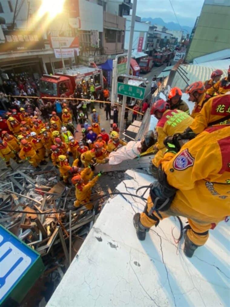 En imágenes: los destrozos que causó un terremoto de magnitud 6.9 en Taiwán 