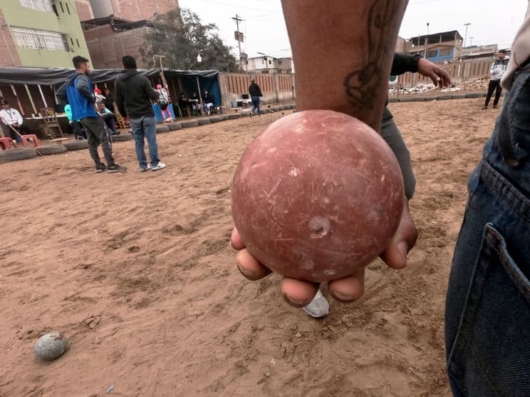 Bolas criollas: el juego tradicional que conecta a los venezolanos con su país desde Perú