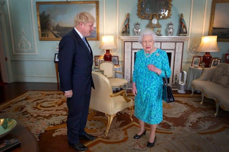 Isabel II recibe a Boris Johnson efe