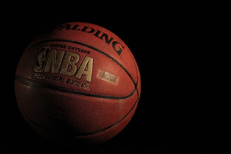 Robert Sarver: suspendieron de la NBA al dueño de los Suns de Phoenix por racismo y machismo
