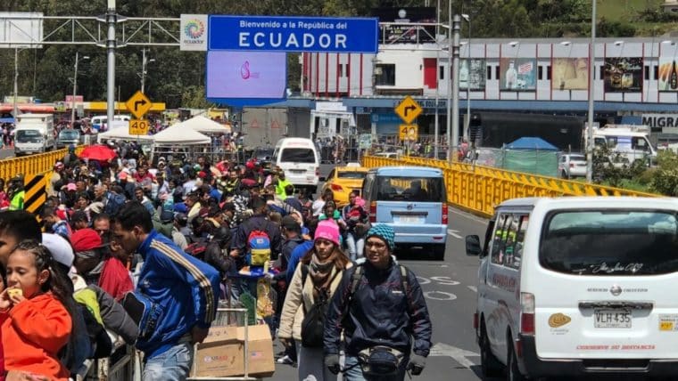 Plan de regularización en Ecuador: 24.000 venezolanos solicitaron cita el primer día