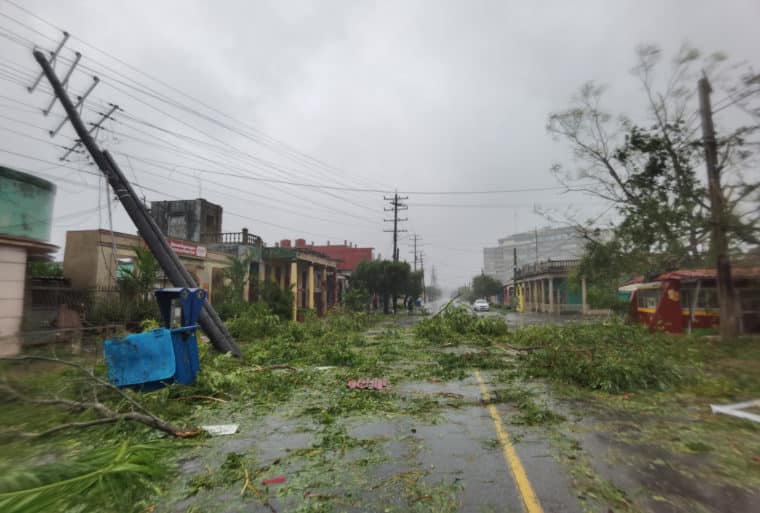 Cuba se quedó sin electricidad tras una avería relacionada con el huracán Ian