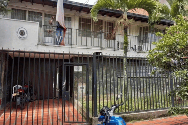 Consulado de Venezuela en Medellín adeuda casi 100 mil dólares de alquiler 